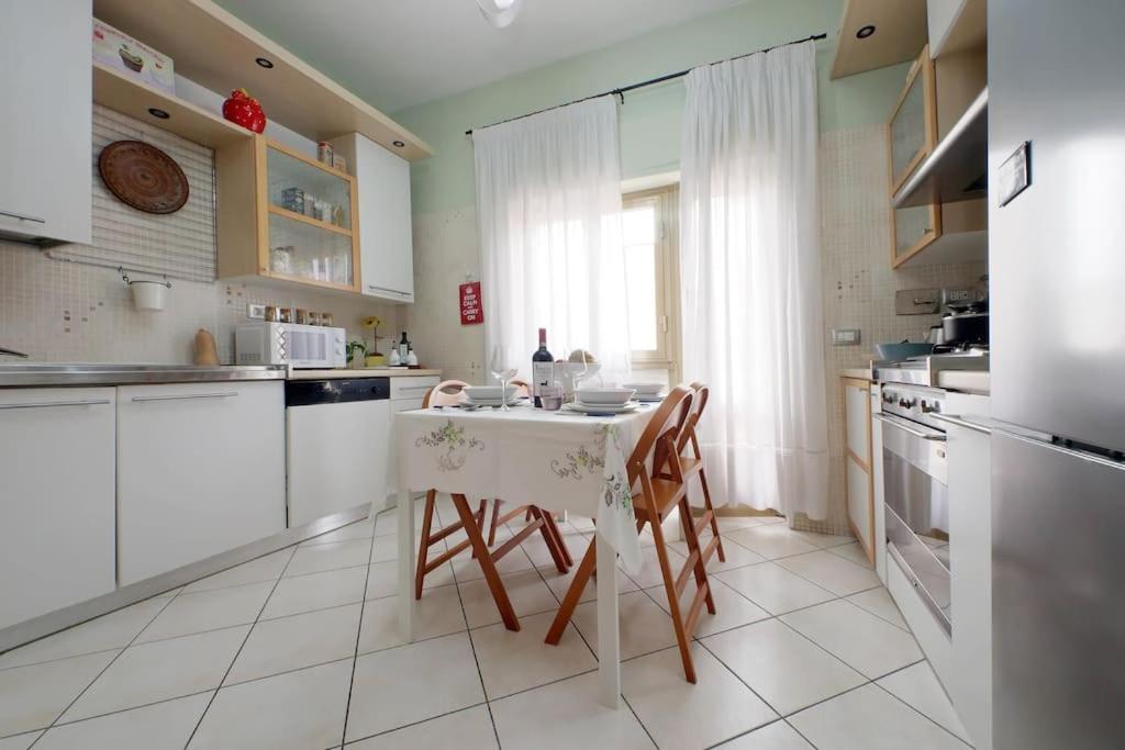 Relax Rome With 2 Balconies - 2 Bedroom Flat, 3Rd Floor With Lift, High Comfort, Quite, A Walk From Urban Train Station Gemelli And Metro A Stops Battistini & Cornelia Connecting To Center In 20 Minutes, 2 Steps From Bus Stop, Cycle Path, Groceries Zewnętrze zdjęcie