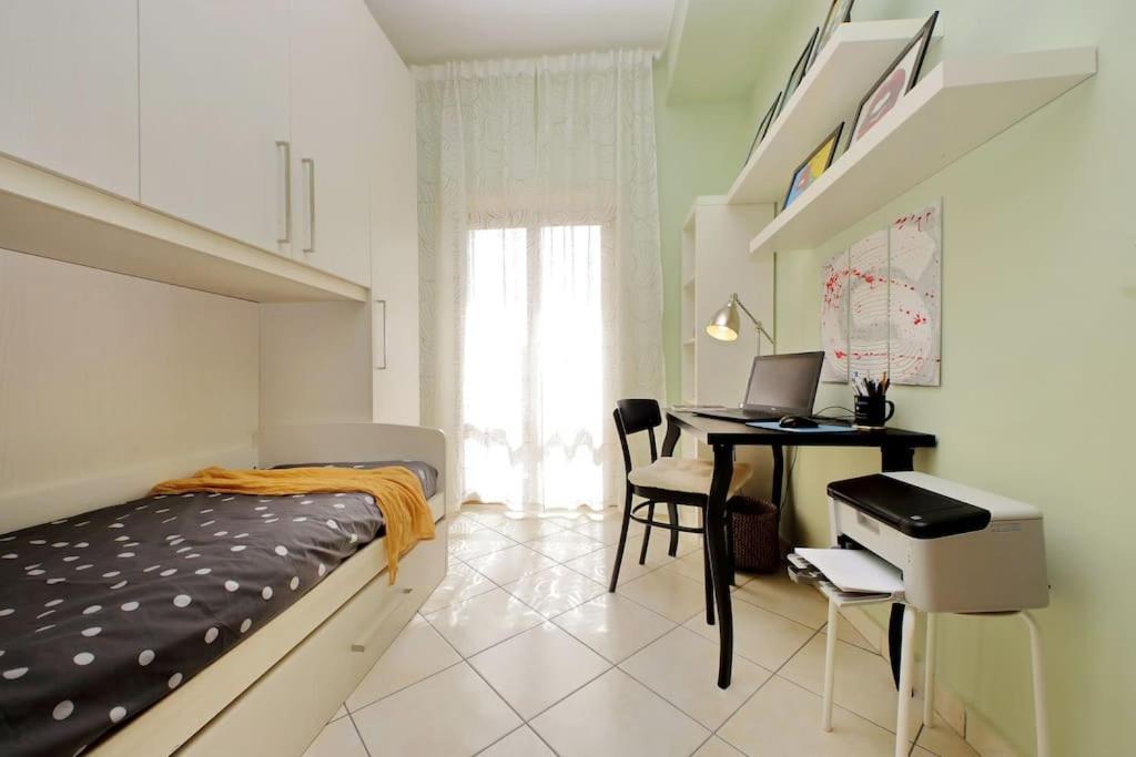 Relax Rome With 2 Balconies - 2 Bedroom Flat, 3Rd Floor With Lift, High Comfort, Quite, A Walk From Urban Train Station Gemelli And Metro A Stops Battistini & Cornelia Connecting To Center In 20 Minutes, 2 Steps From Bus Stop, Cycle Path, Groceries Zewnętrze zdjęcie