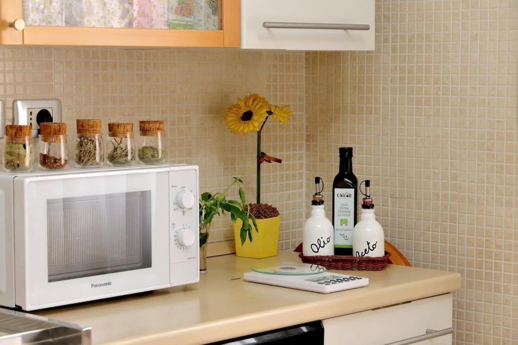 Relax Rome With 2 Balconies - 2 Bedroom Flat, 3Rd Floor With Lift, High Comfort, Quite, A Walk From Urban Train Station Gemelli And Metro A Stops Battistini & Cornelia Connecting To Center In 20 Minutes, 2 Steps From Bus Stop, Cycle Path, Groceries Zewnętrze zdjęcie