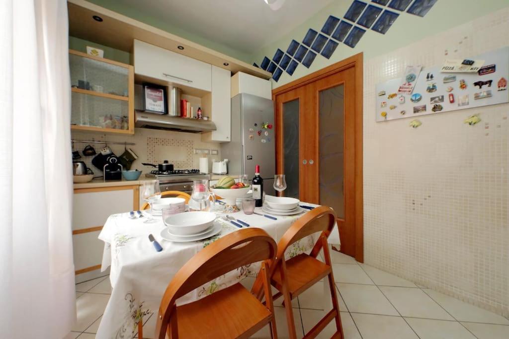 Relax Rome With 2 Balconies - 2 Bedroom Flat, 3Rd Floor With Lift, High Comfort, Quite, A Walk From Urban Train Station Gemelli And Metro A Stops Battistini & Cornelia Connecting To Center In 20 Minutes, 2 Steps From Bus Stop, Cycle Path, Groceries Zewnętrze zdjęcie