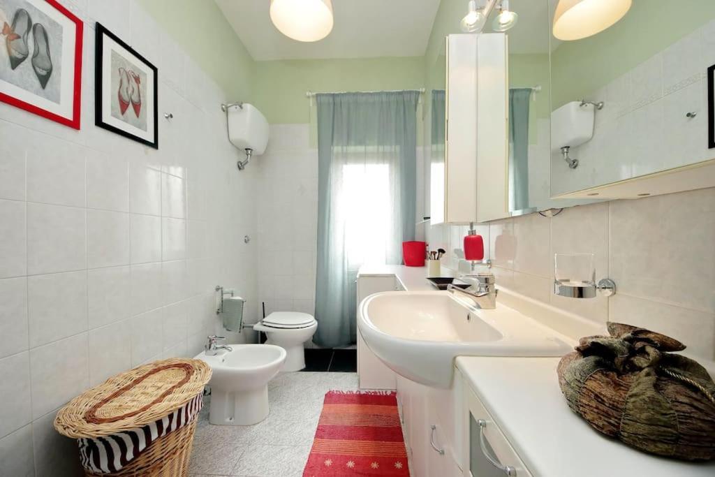 Relax Rome With 2 Balconies - 2 Bedroom Flat, 3Rd Floor With Lift, High Comfort, Quite, A Walk From Urban Train Station Gemelli And Metro A Stops Battistini & Cornelia Connecting To Center In 20 Minutes, 2 Steps From Bus Stop, Cycle Path, Groceries Zewnętrze zdjęcie