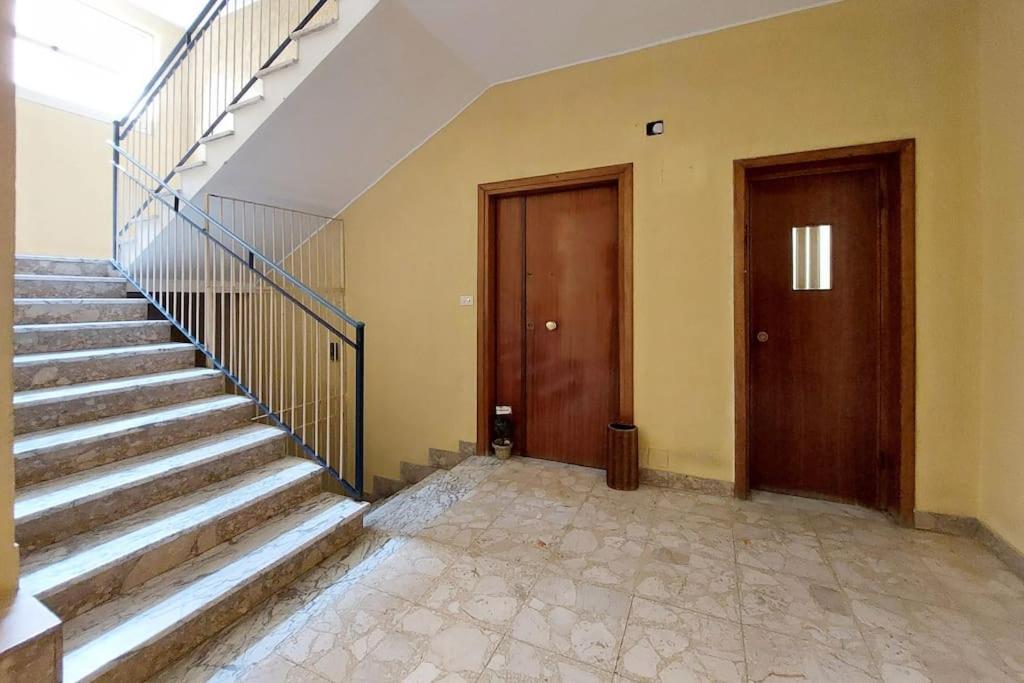 Relax Rome With 2 Balconies - 2 Bedroom Flat, 3Rd Floor With Lift, High Comfort, Quite, A Walk From Urban Train Station Gemelli And Metro A Stops Battistini & Cornelia Connecting To Center In 20 Minutes, 2 Steps From Bus Stop, Cycle Path, Groceries Zewnętrze zdjęcie